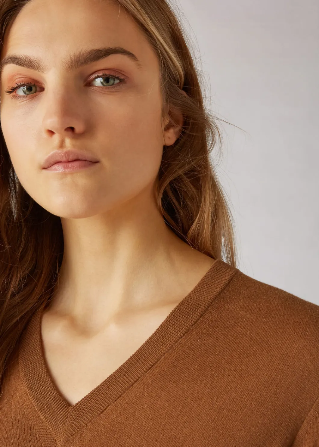 Best Vicuna 19 V-Neck Sweater Woman Knitwear