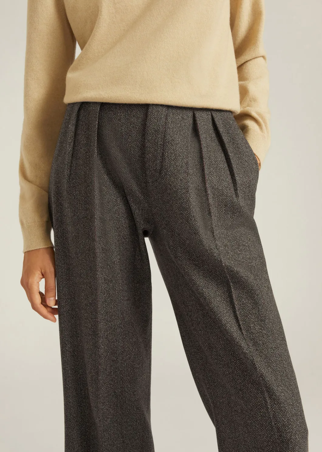 Store Yurik Pants Woman Trousers & Shorts